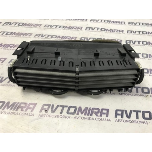Дефлектор воздушный центральный Opel Astra H 2004-2010 24465731